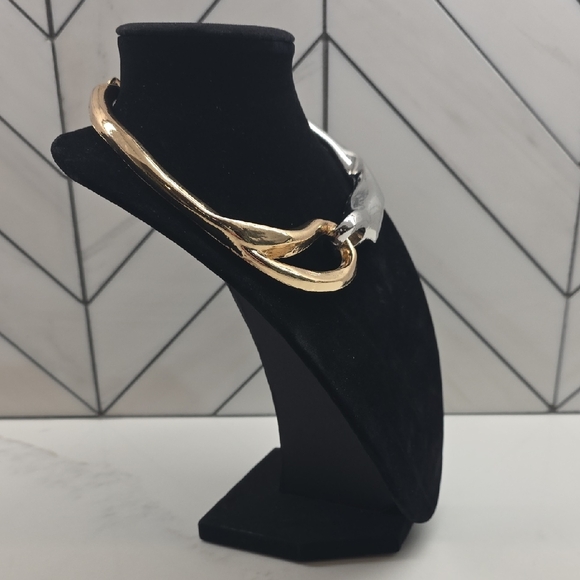 Elegant Gold and Silver Women's Necklace - Picture 3 of 4